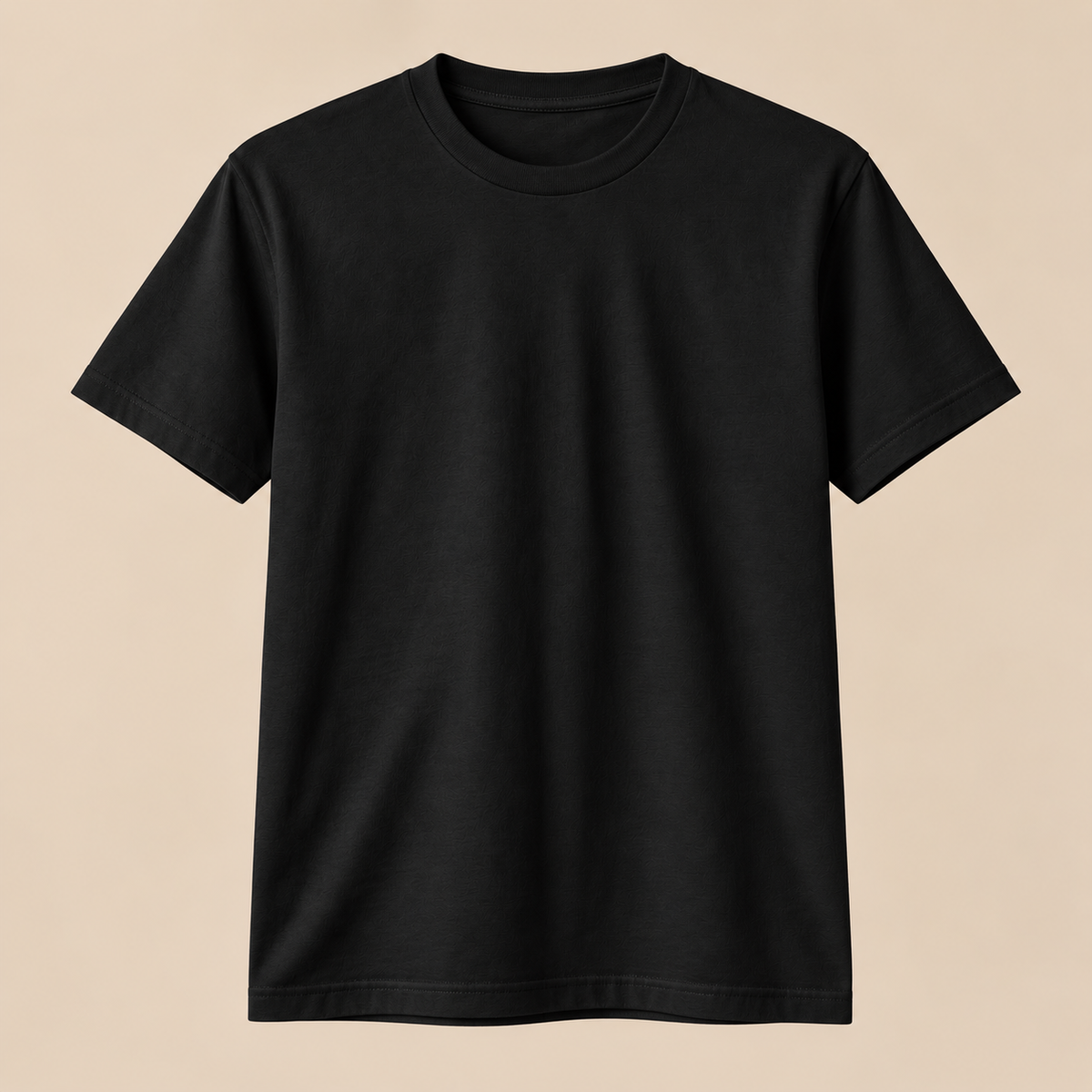 T-shirt preta personalizável em fundo bege — Creat4you